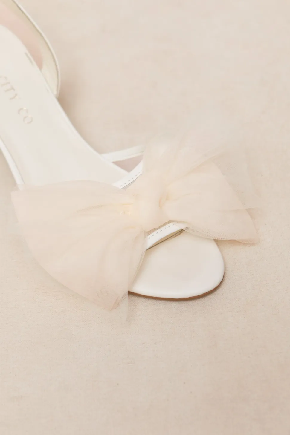 Ivy Bow Heel in White